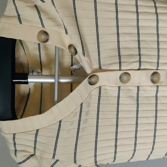 NWT - Cream top - Picture 2 of 8